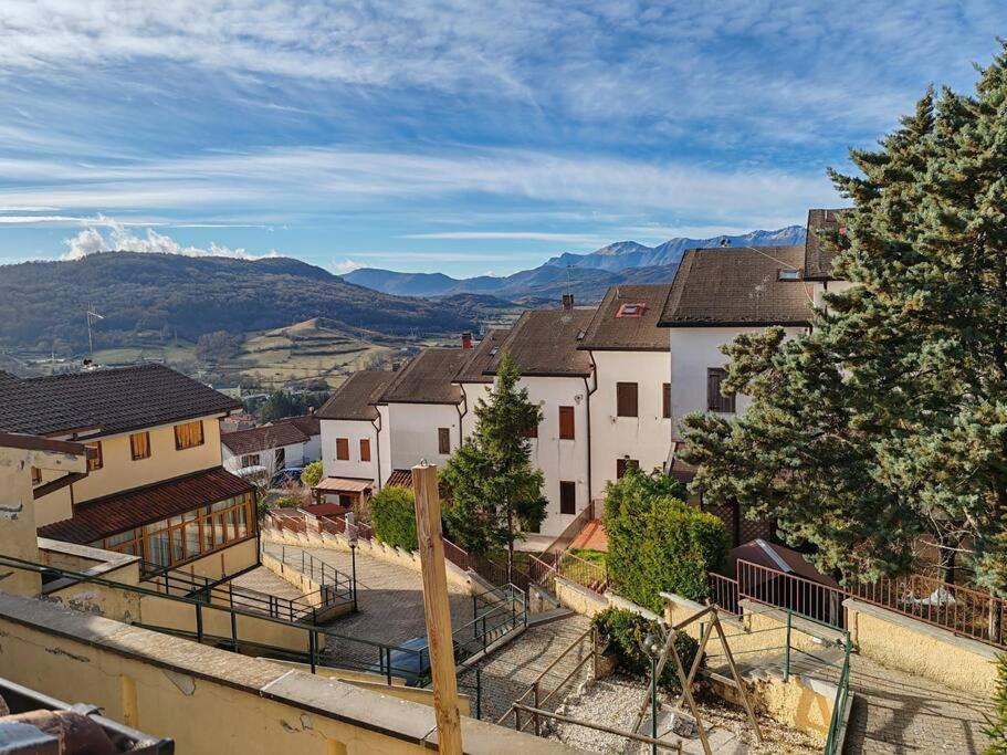 Free Parking La Bianca Neve Cottage Кастель-ди-Сангро Экстерьер фото