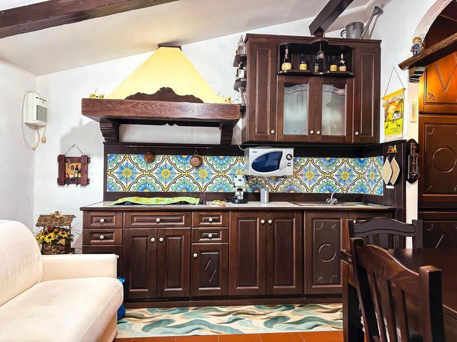 Free Parking La Bianca Neve Cottage Кастель-ди-Сангро Экстерьер фото